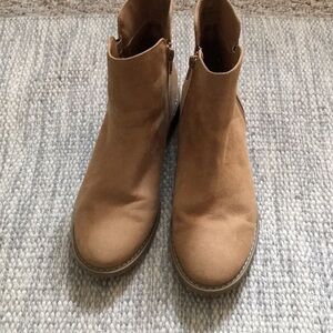 Universal Thread Tan Suede Ankle Boots